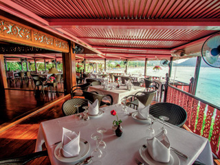 オーシャンビューのレストラン