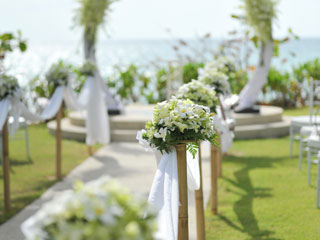 ラグーンに浮かぶように建てられたチャペル