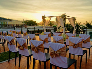 白で統一されたチャペル