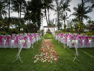 ボートにてチャペルへ移動