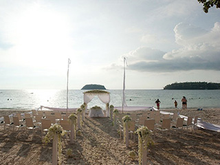 ビーチでの挙式